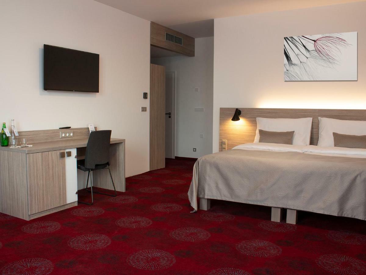 Hotel Tammel Jičín Esterno foto